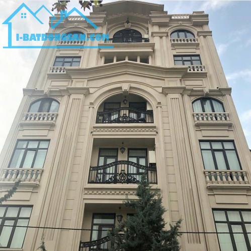 Cho thuê tầng 1-3 ngõ Tràng Tiền, MT 8m, có thang máy,