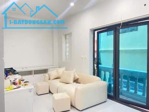 NHÀ ĐẸP THUỴ KHUÊ Ở LUÔN, CÁCH 1 NHÀ RA MẶT PHỐ, MẶT TIỀN RỘNG, NGÕ NÔNG , HIẾM 10M RA PHỐ - 2