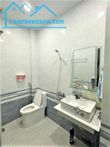 NHÀ ĐẸP TÂN SƠN NHÌ - 6 TỶ X CÒN TL - HẺM 1/ NGẮN - XE HƠI VÀO NHÀ - DT 6x9M 3 TẦNG MỚI - 3