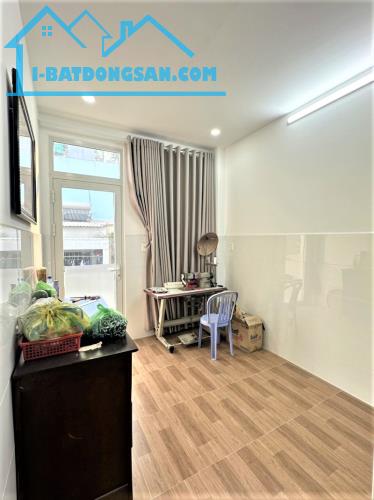 NHÀ ĐẸP TÂN SƠN NHÌ - 6 TỶ X CÒN TL - HẺM 1/ NGẮN - XE HƠI VÀO NHÀ - DT 6x9M 3 TẦNG MỚI