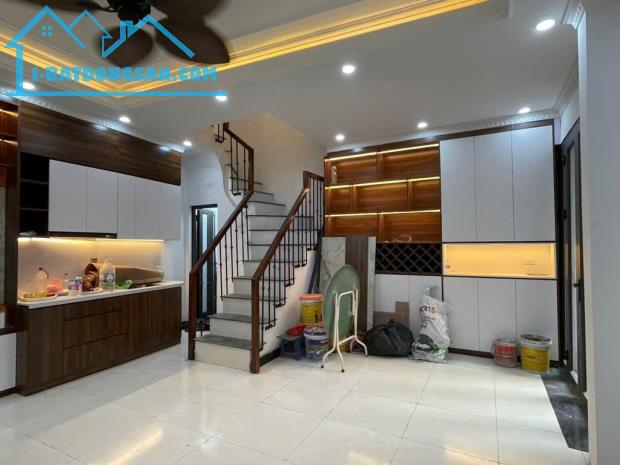 Bán nhà Thuỵ Khuê – 36m2 – 4 tầng – Mặt tiền rộng – 9,3 tỷ (có thương lượng)