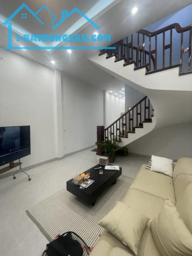 Bán nhà  Ngọc Lâm DT 50m, 5 tầng, mt 4,5m giá hơn 13 tỷ - 4