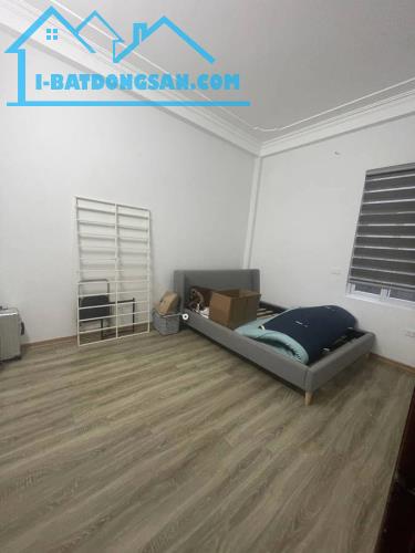 Bán nhà  Ngọc Lâm DT 50m, 5 tầng, mt 4,5m giá hơn 13 tỷ