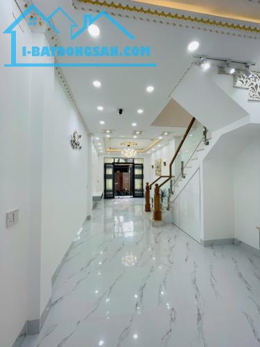 nhà mới dọn vào ở ngay view công viên đường bê tông xe tải thông ngay chợ bình trị gần eao