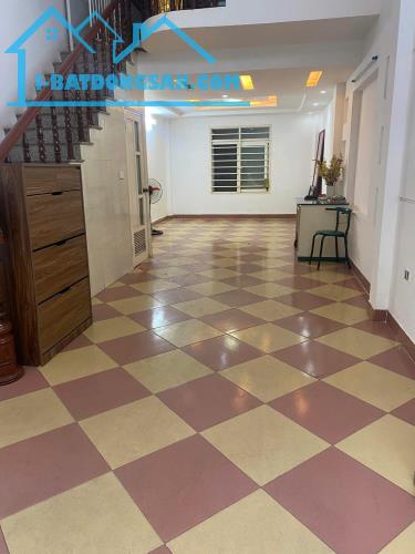 CHO THUÊ Nhà Mặt Phố Trần Thái Tông, DT 30m, 4 tầng, THÔNG SÀN, KINH DOANH - 1