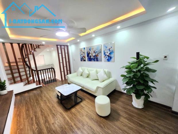 Nhà đẹp, sổ đẹp, ngõ rộng, thoáng đãng, tiện ích tại Bằng Liệt, Hoàng Mai, 38m2, 6 tầng,