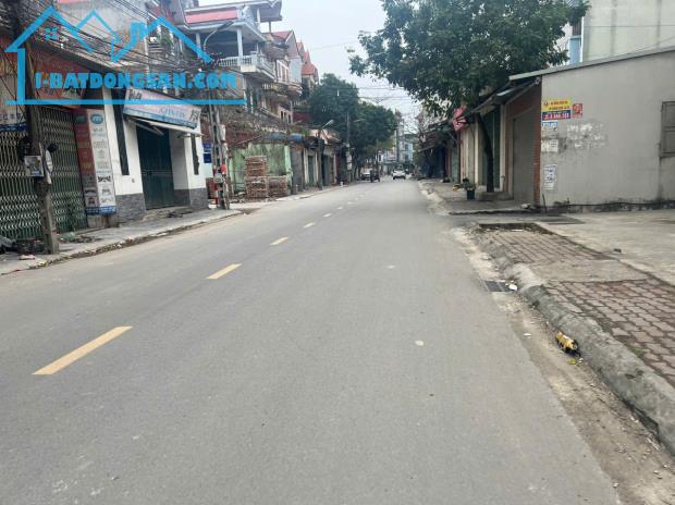 Diện tích: 85 m² mặt tiền 5 m giá 4 tỷ  Ưu điểm nổi bật:
 Đường trước nhà rộng – 3 ô tô