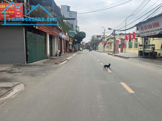 Diện tích: 85 m² mặt tiền 5 m giá 4 tỷ  Ưu điểm nổi bật:
 Đường trước nhà rộng – 3 ô tô - 2