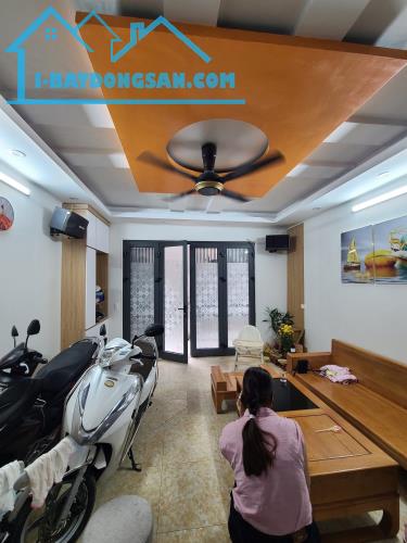 Nhà đẹp phố Tân Khai 38mx5 tầng mặt tiền 4.2m giá 6.5 tỷ. Lô góc không quy hoạch. Ở ngay!