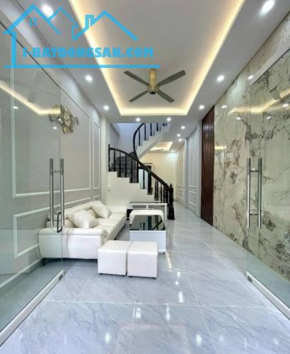Bán Gấp Nhà Nguyễn Văn Cừ, Long Biên 38m2, 5T chỉ 6,35 tỷ (cách ô tô đỗ 35m) - 2