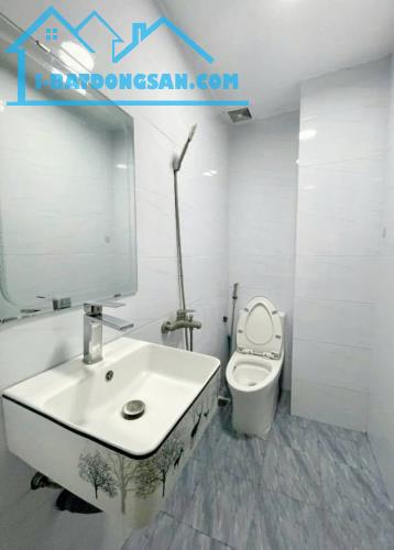 Bán Gấp Nhà Nguyễn Văn Cừ, Long Biên 38m2, 5T chỉ 6,35 tỷ (cách ô tô đỗ 35m)