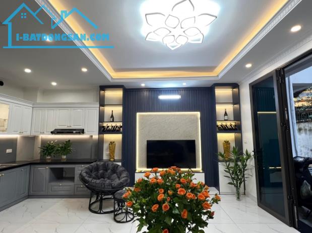 BÁN NHÀ PHỐ NGUYÊN HỒNG, MT RỘNG, Ô TÔ VÒNG QUANH, KINH DOANH ĐỈNH