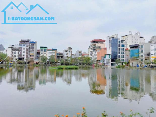 Bán tòa nhà mặt hồ đầm tròn ngõ 135 Đội Cấn 120m 6 tầng mặt tiền 5m