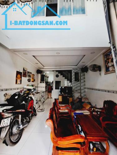 Nhà 5 tầng, hẻm ô tô thông, Số 11 sau Celadon, 3.85 tỷ - 2