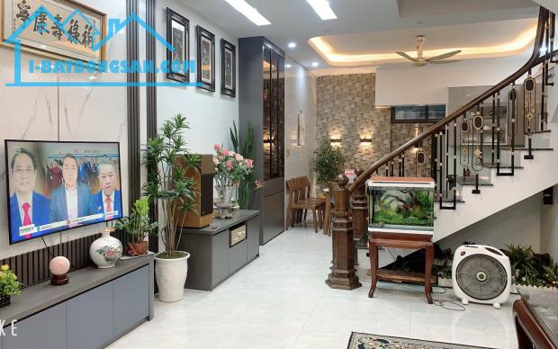 NHÀ ĐẸP 4 TẦNG – 68M² THƯỢNG THANH, LONG BIÊN – 3 THOÁNG - ÔTÔ ĐỖ CỬA - GIÁ 10.5 TỶ - 2