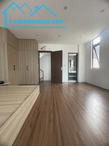 BÁN NHÀ.VIỆT HƯNG LONG BIÊN  LÔ GÓC THOÁNG SÁNG 40m2  5T MT5.3  7.8 TỶ