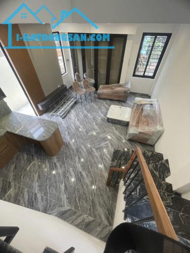 BÁN NHÀ.VIỆT HƯNG LONG BIÊN  LÔ GÓC THOÁNG SÁNG 40m2  5T MT5.3  7.8 TỶ - 3