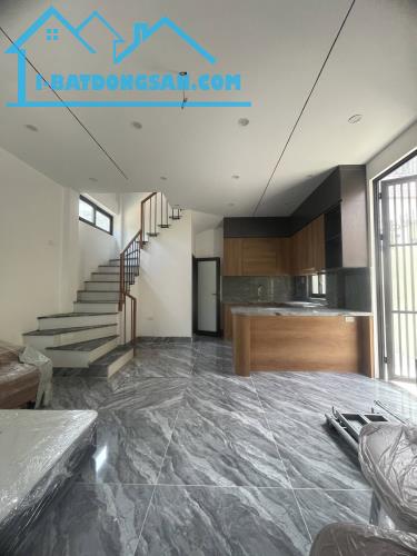 BÁN NHÀ.VIỆT HƯNG LONG BIÊN  LÔ GÓC THOÁNG SÁNG 40m2  5T MT5.3  7.8 TỶ - 4