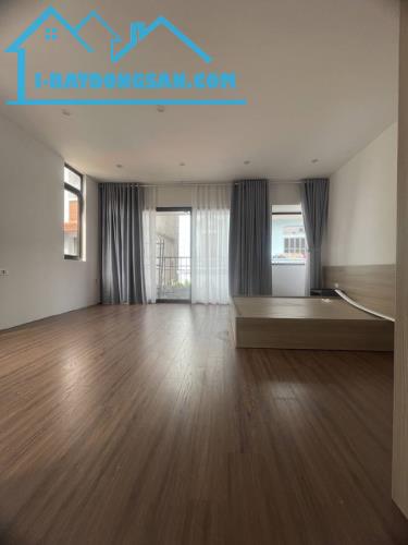 BÁN NHÀ.VIỆT HƯNG LONG BIÊN  LÔ GÓC THOÁNG SÁNG 40m2  5T MT5.3  7.8 TỶ - 5
