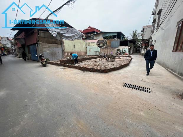 NGAY cạnh ủy ban Phường Hương Mạc thành phố Từ Sơn 
 Đường ô tô tránh nhau thoải mái –