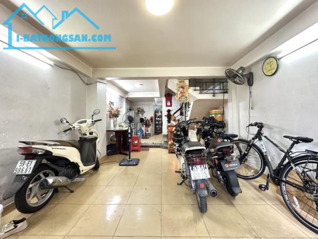 NGAY TRUNG TÂM PHÚ NHUẬN - KẾ BÊN QUẬN 1 CÔ GIANG - NHÀ ĐẸP GIÁ RẺ - HẺM TĨNH TÂM MỚI LÀM