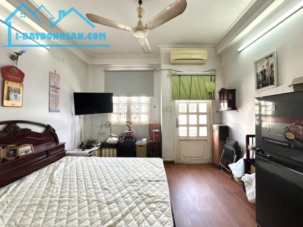 NGAY TRUNG TÂM PHÚ NHUẬN - KẾ BÊN QUẬN 1 CÔ GIANG - NHÀ ĐẸP GIÁ RẺ - HẺM TĨNH TÂM MỚI LÀM - 3