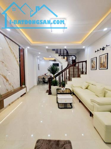 BÁN NHÀ KIM GIANG, HOÀNG MAI, THOÁNG TRƯỚC SAU, GẦN Ô TÔ, BÃI XE Ô TÔ, 31M2, 6.8 TỶ(CTL)