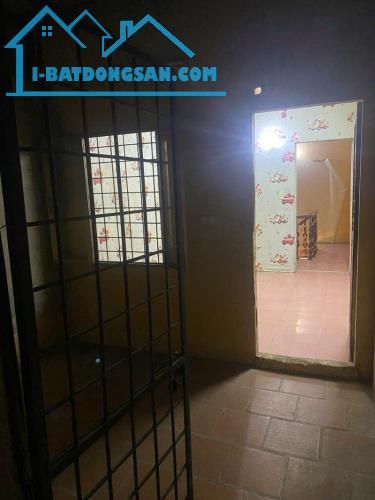 Cần bán nhà Nguyễn Văn Cừ, vị trí đẹp, muôn vàn tiện ích, giao thông thuận tiện.