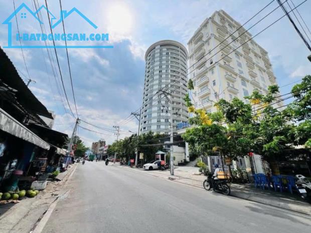 Bán nhà Mặt tiền Hoàng Quốc Việt - giao Huỳnh Tấn Phát, Q7, 13x50m, 3 Tầng cũ, 79 tỷ.