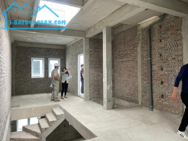 Cần bán nhà chính chủ 5 tầng thang máy DT 80m TT Trâu Quỳ Gia Lâm oto tránh kính doanh