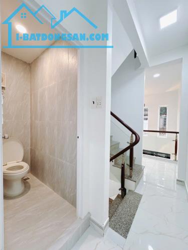 Bán nhà hiếm 2 mặt tiền đường Bến Vân Đồn, P5, Q4. Giá 4.15tỷ ( Chủ đang thở oxy) - 3