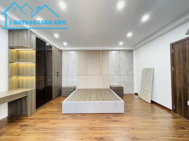 Nhà Kinh Doanh 12.5 tỷ-40m2 mặt tiền 8m*6 tầng- oto vào gara- 5m ra mặt phố Khương Đình - 2