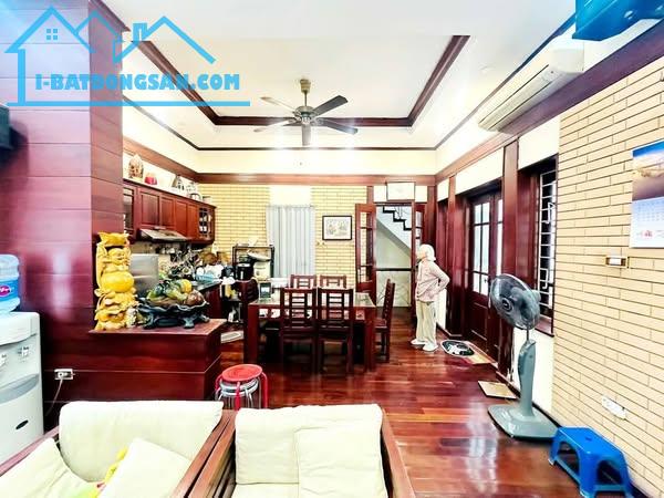 Lô góc Nguyễn Trãi, nhà đẹp ở ngay, gần phố, 69m 4 tầng 5.8m mặt, Giá 10 tỷ. 0796193699 - 4