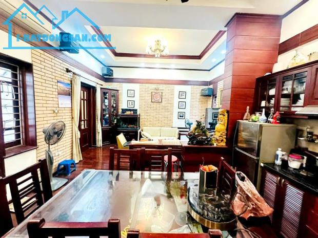 Lô góc Nguyễn Trãi, nhà đẹp ở ngay, gần phố, 69m 4 tầng 5.8m mặt, Giá 10 tỷ. 0796193699 - 3