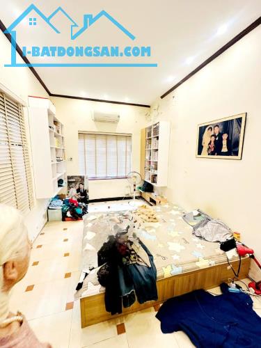 Lô góc Nguyễn Trãi, nhà đẹp ở ngay, gần phố, 69m 4 tầng 5.8m mặt, Giá 10 tỷ. 0796193699 - 2