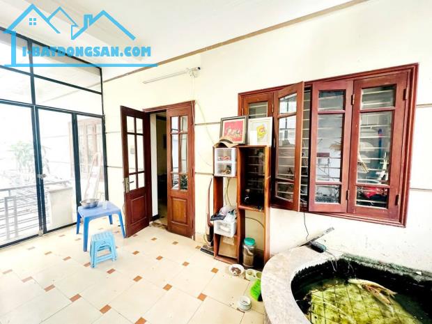 Lô góc Nguyễn Trãi, nhà đẹp ở ngay, gần phố, 69m 4 tầng 5.8m mặt, Giá 10 tỷ. 0796193699