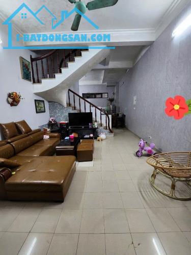 Bán nhà chính chủ 5 tầng Gia Quất Long Biên ôtô qua nhà giá 11.5 tỷ