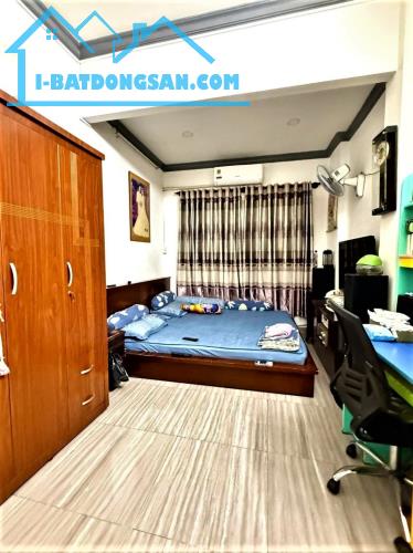 HIẾM !!! 6 TỶ X CÒN TL - NHÀ HOÀNG SA QUẬN 3 - HẺM THÔNG THOÁNG DT 4.3x12M 2PN - 1 ĐỜI CHỦ - 5