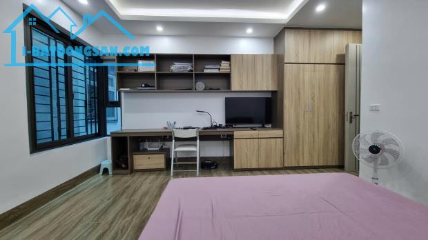 Tây Hồ- Thụy Khuê- 16m ra mặt phố- 5 tầng mới- Nội thất tiền tỉ- Mặt tiền 5m- Giá 8.5 tỷ - 2