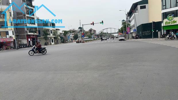 SIÊU HIẾM, CHỈ 4.X TỶ SỞ HỮU NHÀ LÕI PHỐ NGỌC LÂM 2 THOÁNG, THÔNG SANG NGUYỄN VĂN CỪ. - 1