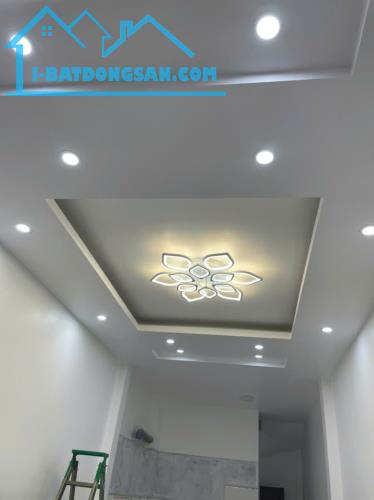 Bán nhà Ngọc Thuỵ,Long Biên 5 tầng,35m oto đỗ cổng nhỉnh 6 tỷ