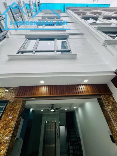 🍂Ô TÔ GẦN - NHÀ MỚI KÍNH KOONG GIÁP BÁT 8,6 TỶ/ 33 M2 /MT4,3M - 6 TẦNG THANG MÁY.