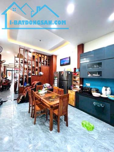 Bán Nhà Tân Phú, sát AEON Tân Phú, 70m2, 4 Tầng, Hẻm xe hơi chỉ 7 tỷ 1 TL