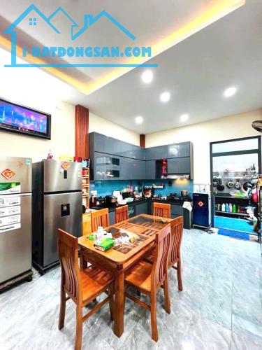 Bán Nhà Tân Phú, sát AEON Tân Phú, 70m2, 4 Tầng, Hẻm xe hơi chỉ 7 tỷ 1 TL - 3