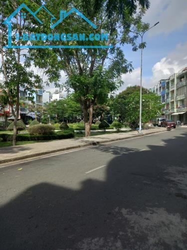 BÁN NHÀ QUẬN 6.VIEW CÔNG VIÊN. LÔ GÓC 3 TẦNG GIÁ 13 TỶ. 73m2 BÌNH PHÚ 2. - 2
