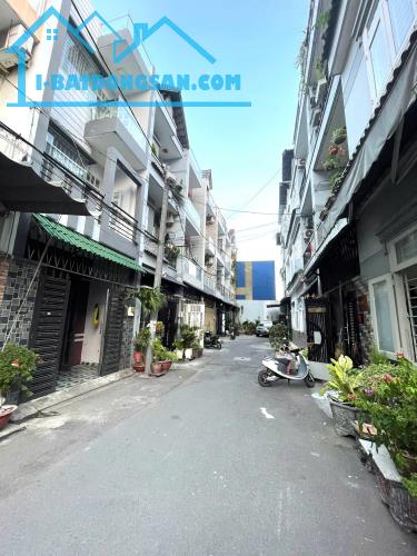 Bán Nhà HXH 7m Đường Số 18B DT: 4x13m Nhà 1 Trệt 2 Lầu Giá: 5.4 Tỷ TL - 4