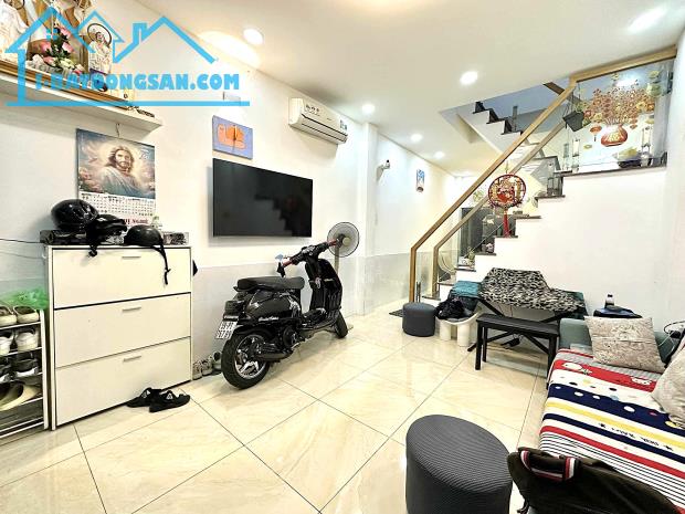 RẺ HIẾM !!! CHỈ 7 TỶ X TL TỐT - LÝ THƯỜNG KIỆT QUẬN 10 KHU VIP - XE HƠI ĐẾN NHÀ 50M2 3 LẦU - 3