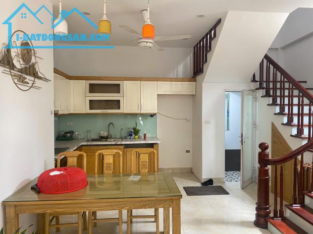 Bán gấp Nhà đẹp, 10m ra Phố Nguyễn Bậc - TT Văn Điển - Thanh Trì, 3 Tầng, DT 55M, 8,7 Tỷ