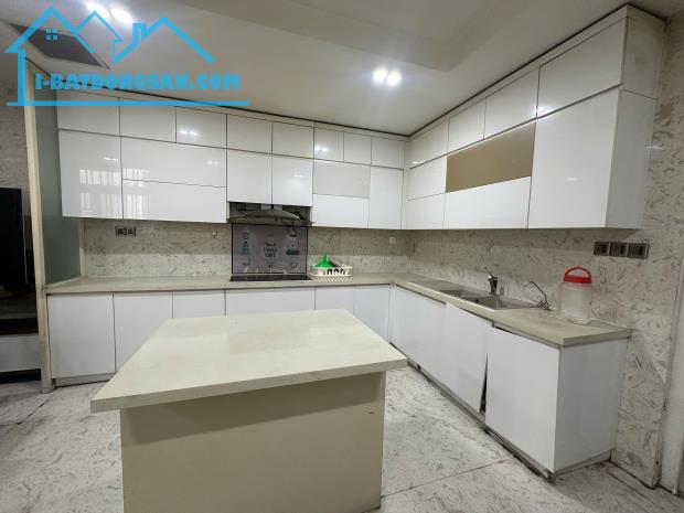 Bán nhà mặt tiền đường Âu Dương Lân, Quận 8 - chính chủ bán nhà đi định cư