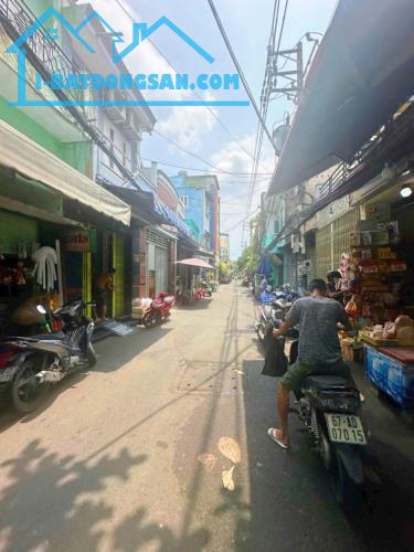 Chủ hạ giá! Hẻm nhựa 6m Nguyễn Hữu Cảnh, P22, BT - (8 x 17m) CN: 112m2 - KC: 1 tầng - Giá - 1